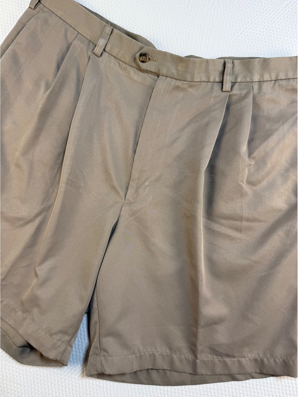 Haggar Cool 18 Mens 40 Khaki Pleated Golf Shorts Performance Classic Preppy